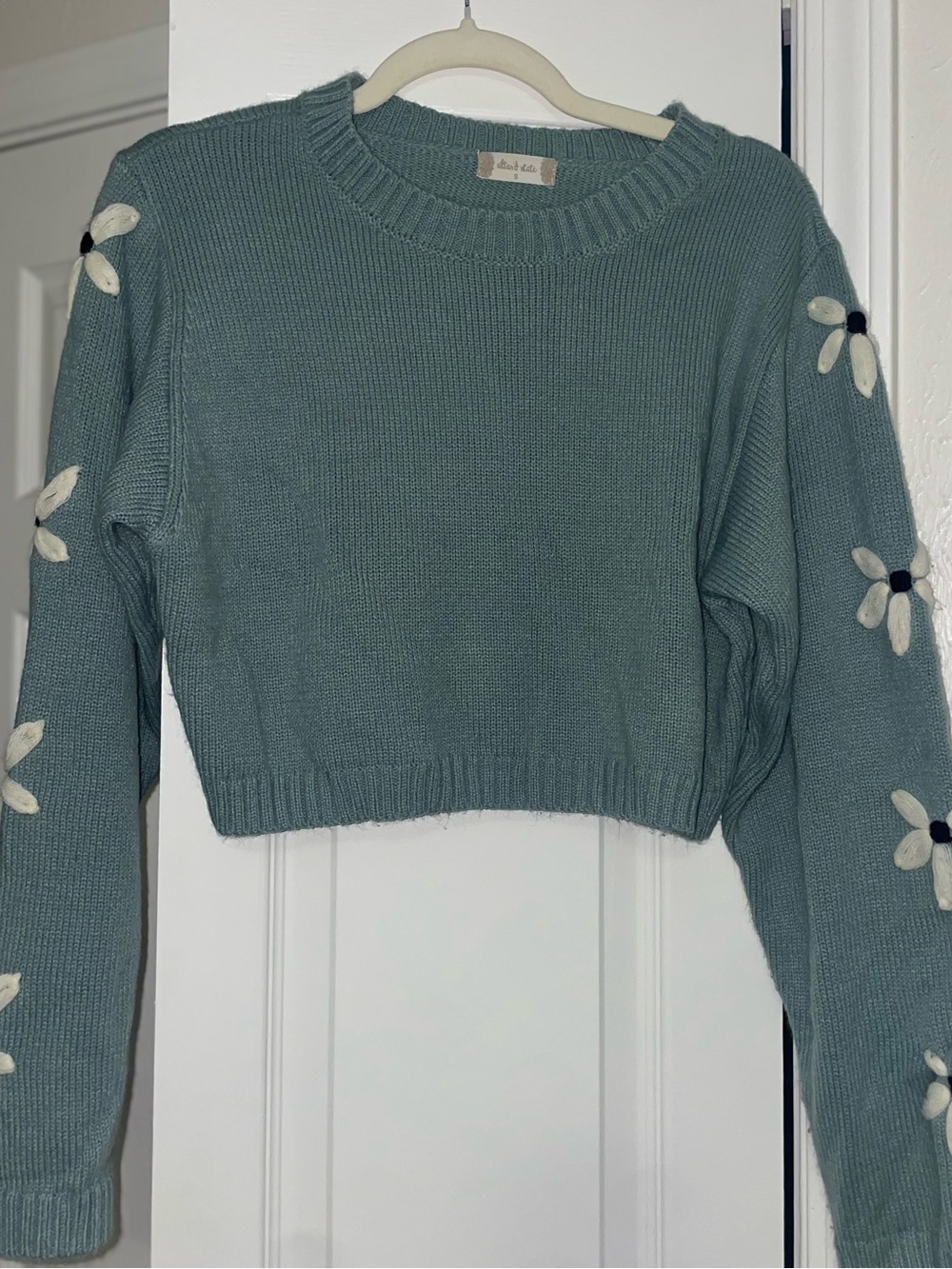 Alter’d State Blue Daisy Sleeve Cropped Sweater Size Small - Picture 5 of 5